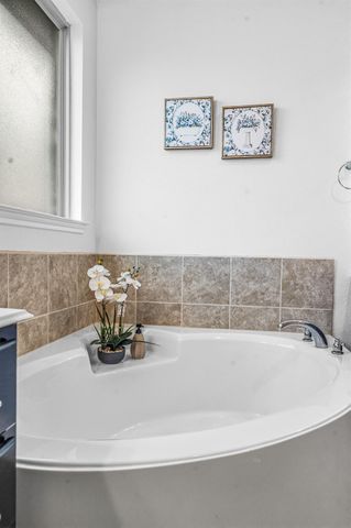 1806 Oak View Lane, Pearland, TX 77581