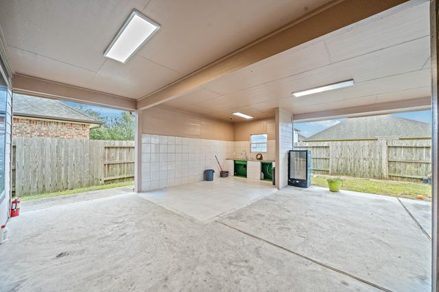 1806 Oak View Lane, Pearland, TX 77581