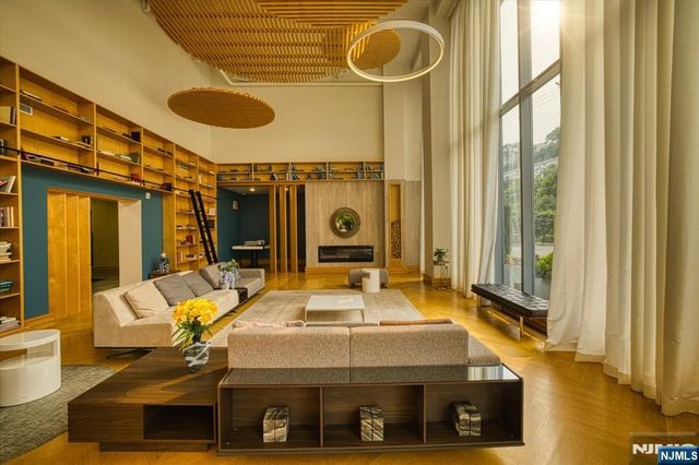 3 Somerset 113, Edgewater, NJ 07020