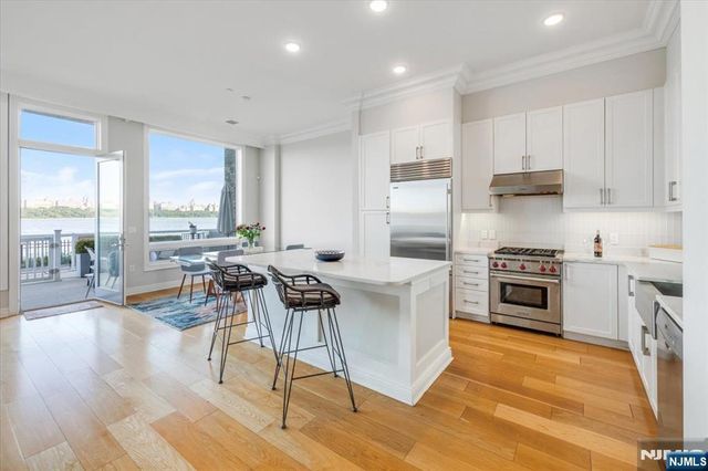 3 Somerset 113, Edgewater, NJ 07020