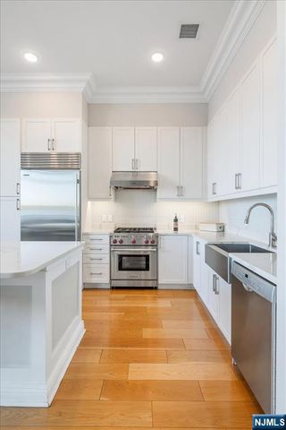 3 Somerset 113, Edgewater, NJ 07020