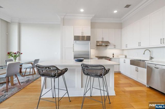 3 Somerset 113, Edgewater, NJ 07020