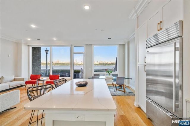 3 Somerset 113, Edgewater, NJ 07020