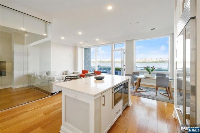 3 Somerset 113, Edgewater, NJ 07020