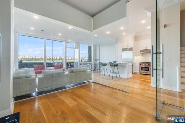 3 Somerset 113, Edgewater, NJ 07020