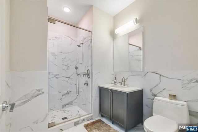 3 Somerset 113, Edgewater, NJ 07020