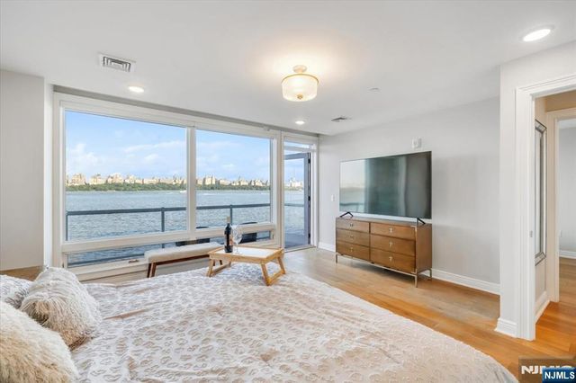 3 Somerset 113, Edgewater, NJ 07020