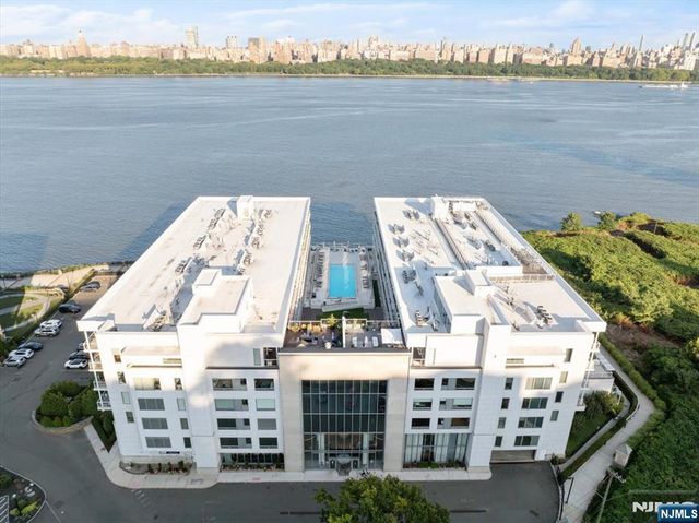 3 Somerset 113, Edgewater, NJ 07020