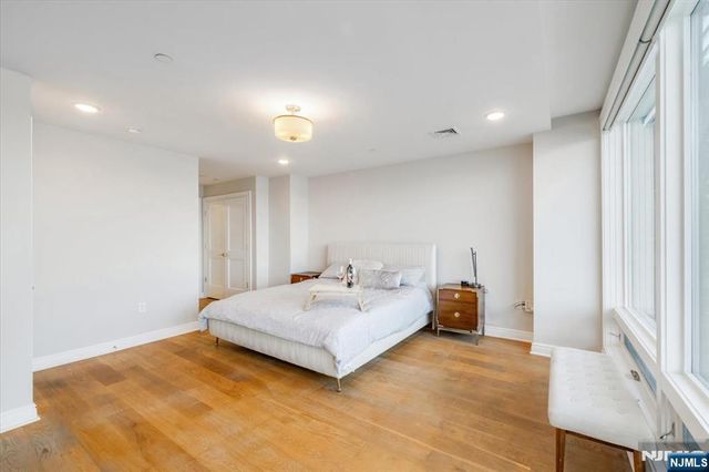 3 Somerset 113, Edgewater, NJ 07020