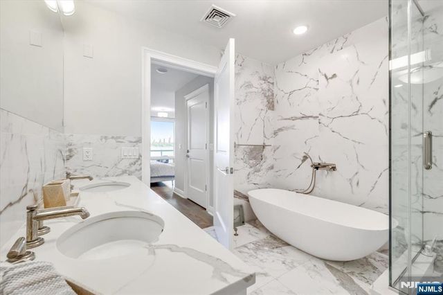 3 Somerset 113, Edgewater, NJ 07020