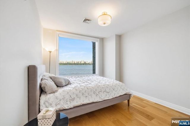 3 Somerset 113, Edgewater, NJ 07020