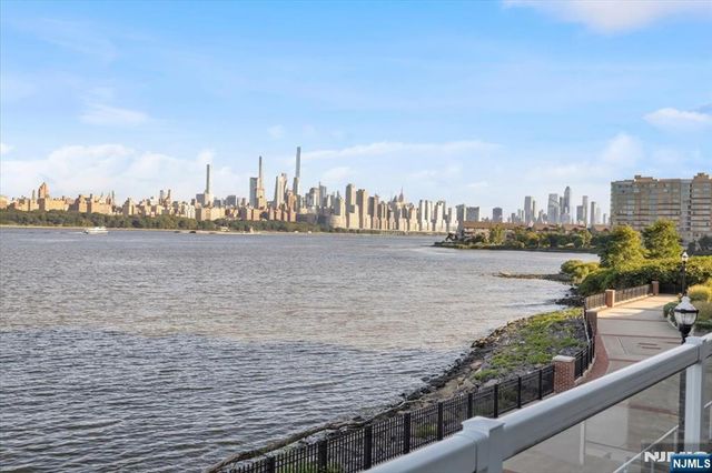 3 Somerset 113, Edgewater, NJ 07020