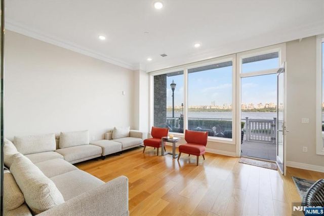 3 Somerset 113, Edgewater, NJ 07020