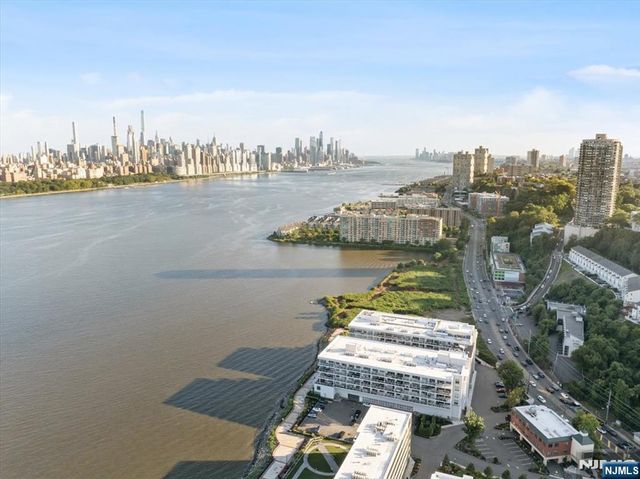 3 Somerset 113, Edgewater, NJ 07020