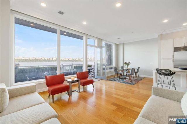 3 Somerset 113, Edgewater, NJ 07020