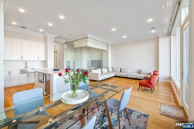 3 Somerset 113, Edgewater, NJ 07020