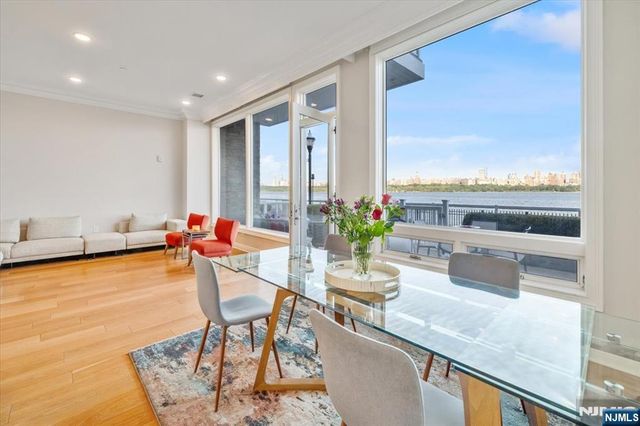 3 Somerset 113, Edgewater, NJ 07020