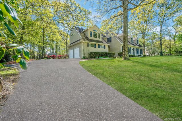 4 Carol Court, Mount Sinai, NY 11766