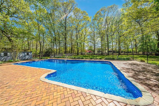 4 Carol Court, Mount Sinai, NY 11766