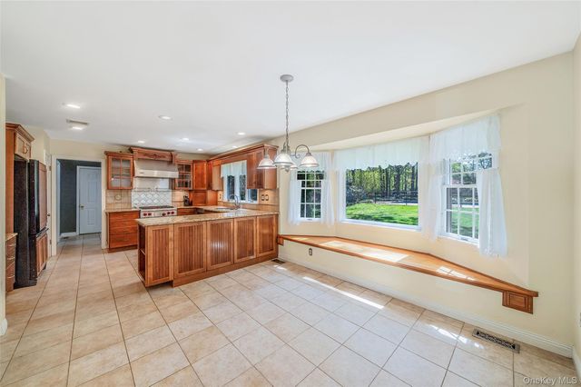 4 Carol Court, Mount Sinai, NY 11766