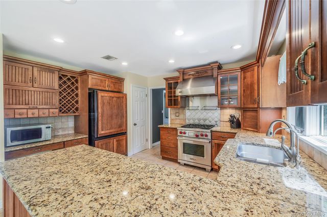 4 Carol Court, Mount Sinai, NY 11766