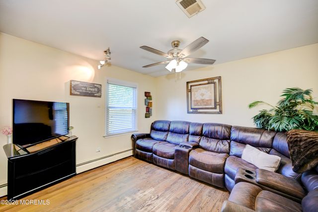 6 Jefferson Court, Freehold, NJ 07728