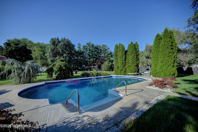 6 Jefferson Court, Freehold, NJ 07728