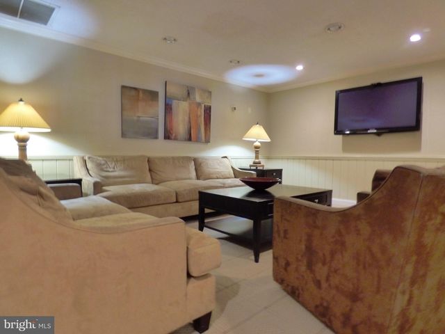 3000 SPOUT RUN PKWY #A104, Arlington, VA 22201