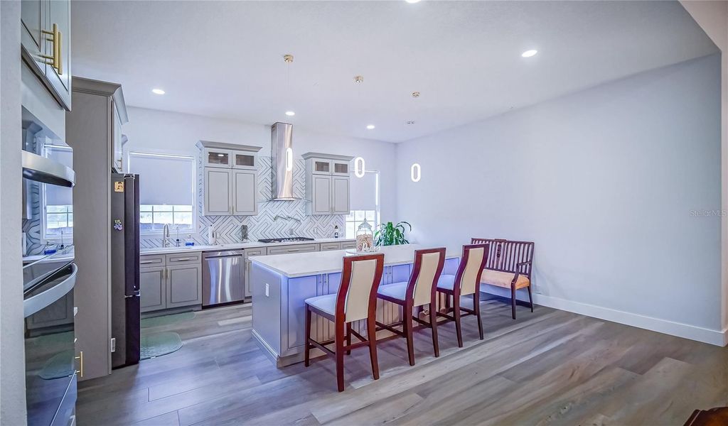 Image 4 of property listing at 13305 LACEBARK PINE ROAD, Orlando, FL 32832