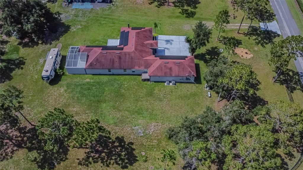 Image 31 of property listing at 13305 LACEBARK PINE ROAD, Orlando, FL 32832