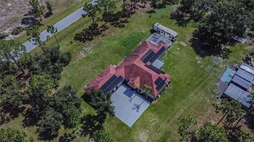 Image 35 of property listing at 13305 LACEBARK PINE ROAD, Orlando, FL 32832