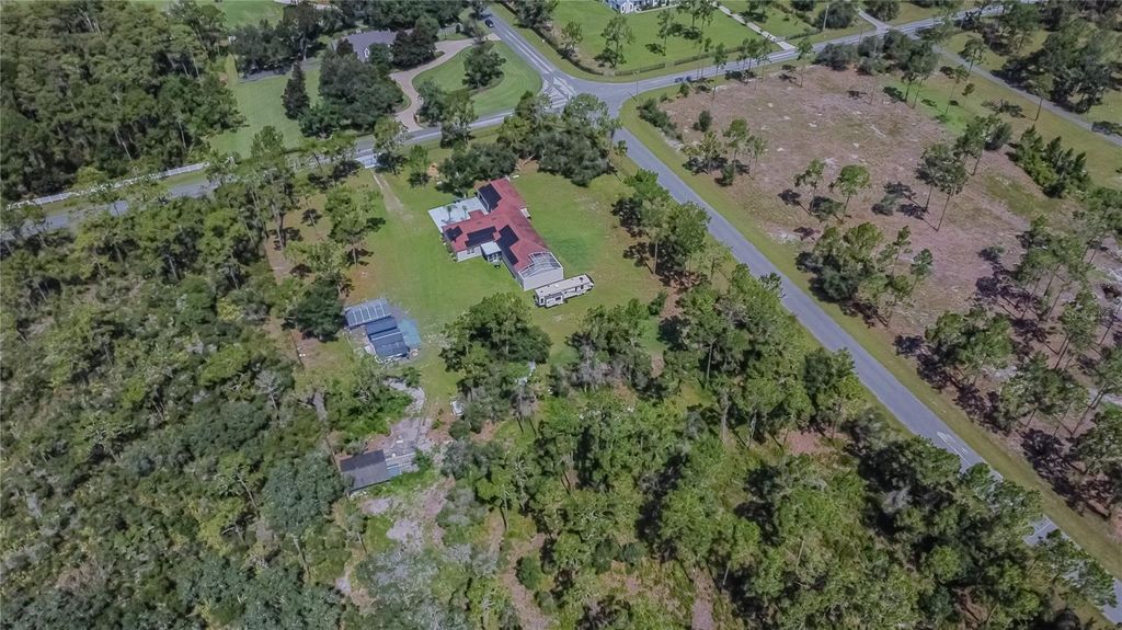 Image 36 of property listing at 13305 LACEBARK PINE ROAD, Orlando, FL 32832