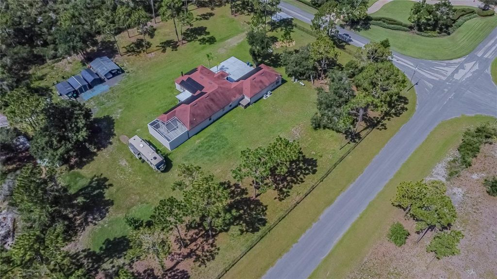 Image 38 of property listing at 13305 LACEBARK PINE ROAD, Orlando, FL 32832
