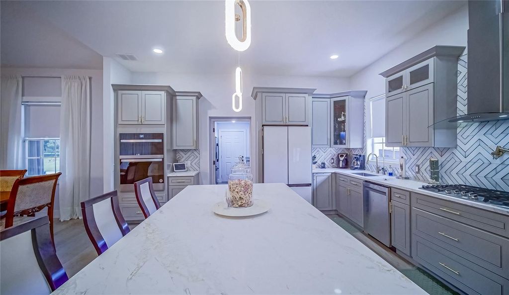 Image 6 of property listing at 13305 LACEBARK PINE ROAD, Orlando, FL 32832