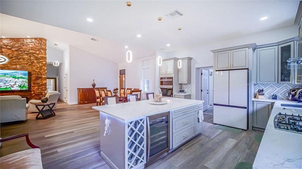 Image 7 of property listing at 13305 LACEBARK PINE ROAD, Orlando, FL 32832