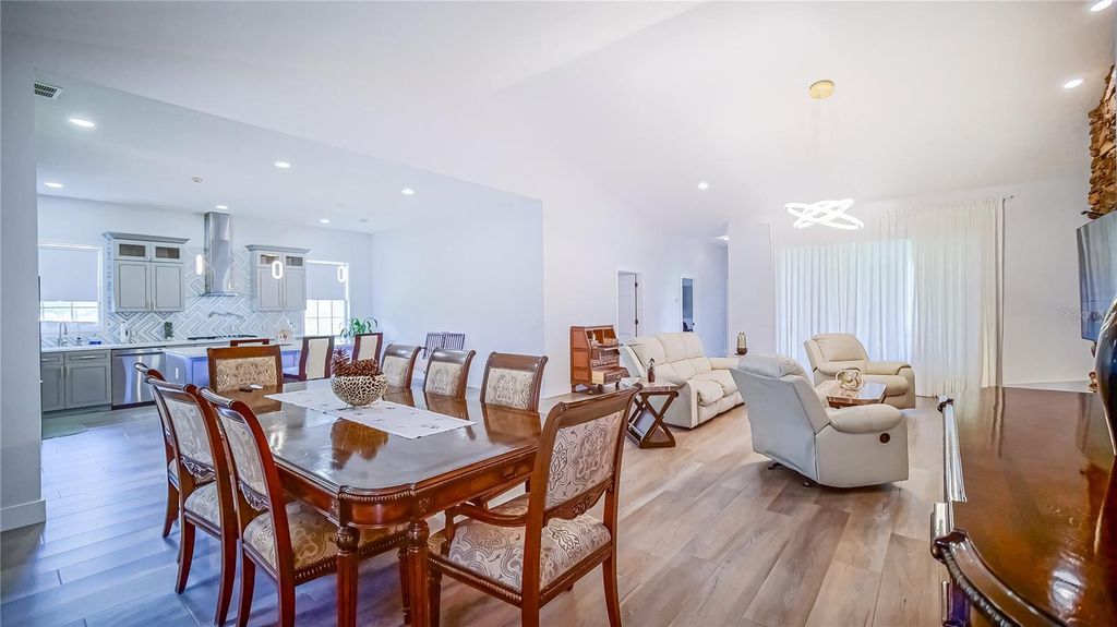 Image 9 of property listing at 13305 LACEBARK PINE ROAD, Orlando, FL 32832