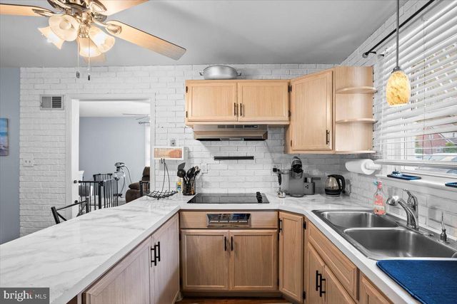 104 LAMPETER RD, Lancaster, PA 17602