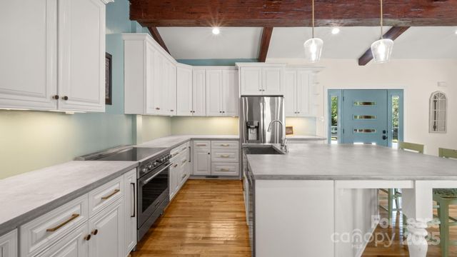5745 Riviere Drive, Charlotte, NC 28211