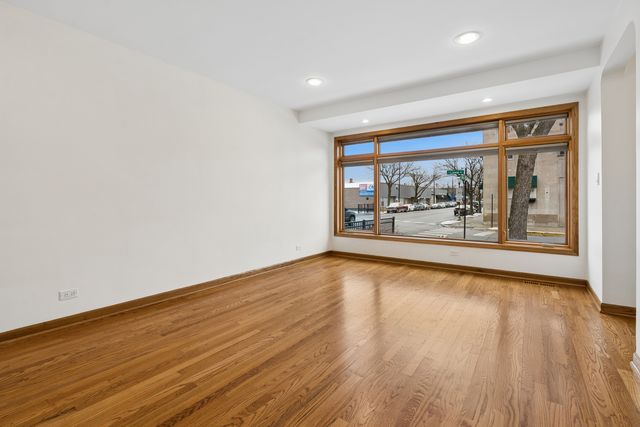 3500 S Lowe Avenue, Chicago, IL 60609