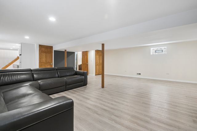3500 S Lowe Avenue, Chicago, IL 60609