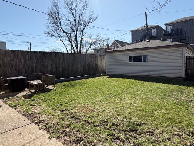 3500 S Lowe Avenue, Chicago, IL 60609