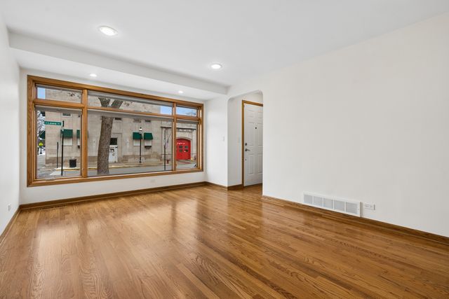3500 S Lowe Avenue, Chicago, IL 60609