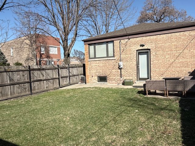 3500 S Lowe Avenue, Chicago, IL 60609