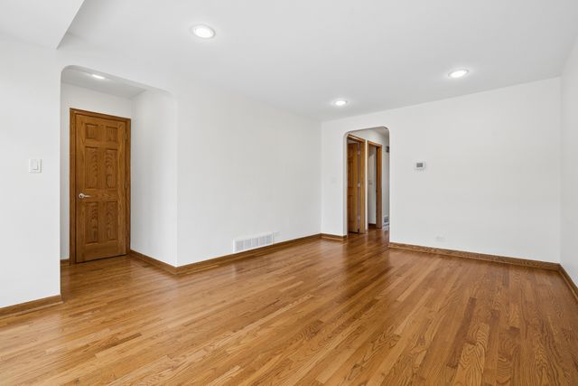3500 S Lowe Avenue, Chicago, IL 60609