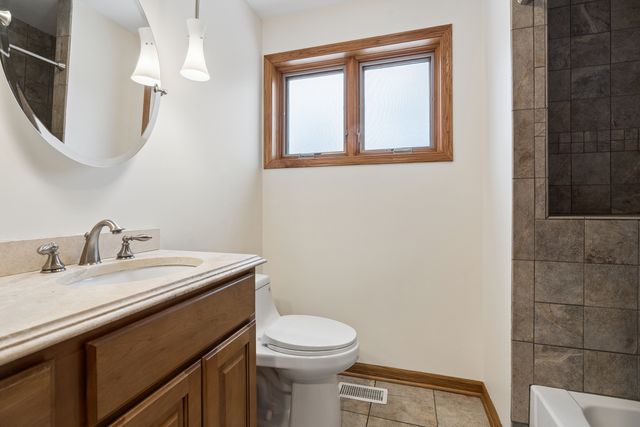 3500 S Lowe Avenue, Chicago, IL 60609