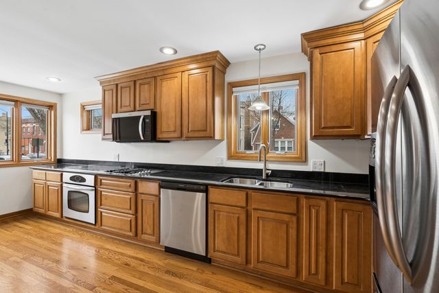 3500 S Lowe Avenue, Chicago, IL 60609