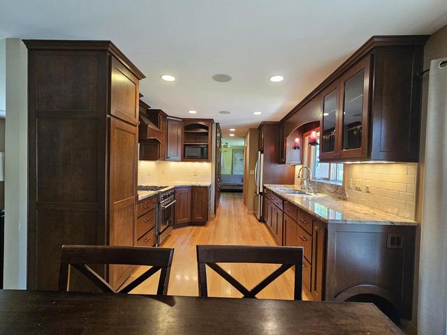 2127 N Crestview COURT, Wauwatosa, WI 53226