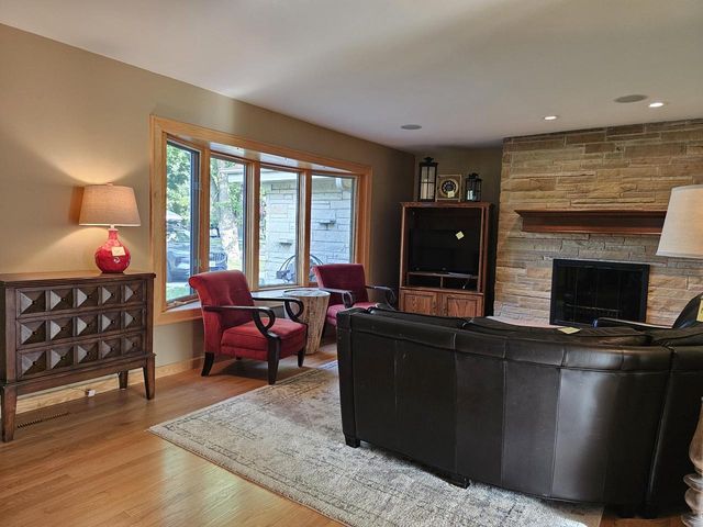 2127 N Crestview COURT, Wauwatosa, WI 53226