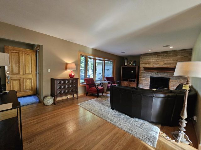 2127 N Crestview COURT, Wauwatosa, WI 53226