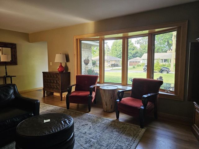 2127 N Crestview COURT, Wauwatosa, WI 53226